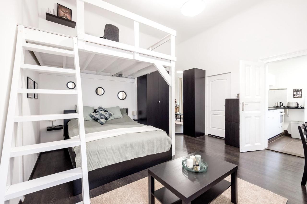 Апартаменты Charming Downtown Hideaway Steps From New York Cafe! Будапешт Экстерьер фото