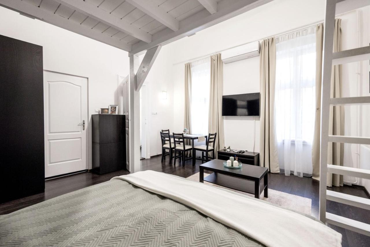 Апартаменты Charming Downtown Hideaway Steps From New York Cafe! Будапешт Экстерьер фото