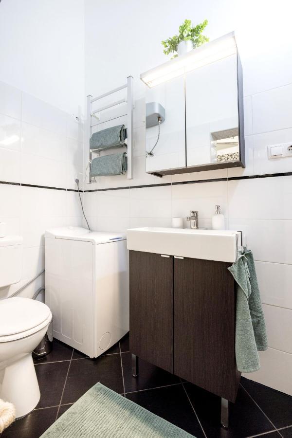 Апартаменты Charming Downtown Hideaway Steps From New York Cafe! Будапешт Экстерьер фото